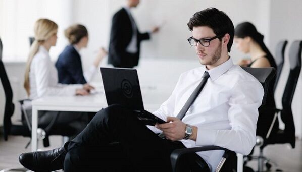 Sedentary aiki a matsayin dalilin lumbar osteochondrosis